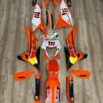PERSONALIZAÇÃO COMPLETA KTM (KIT DE PLÁSTICOS + KIT DE AUTOCOLANTES)