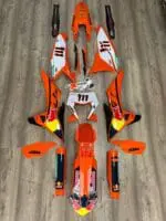 PERSONALIZAÇÃO COMPLETA KTM (KIT DE PLÁSTICOS + KIT DE AUTOCOLANTES)