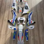 PERSONALIZAÇÃO COMPLETA KTM (KIT DE PLÁSTICOS + KIT DE AUTOCOLANTES)